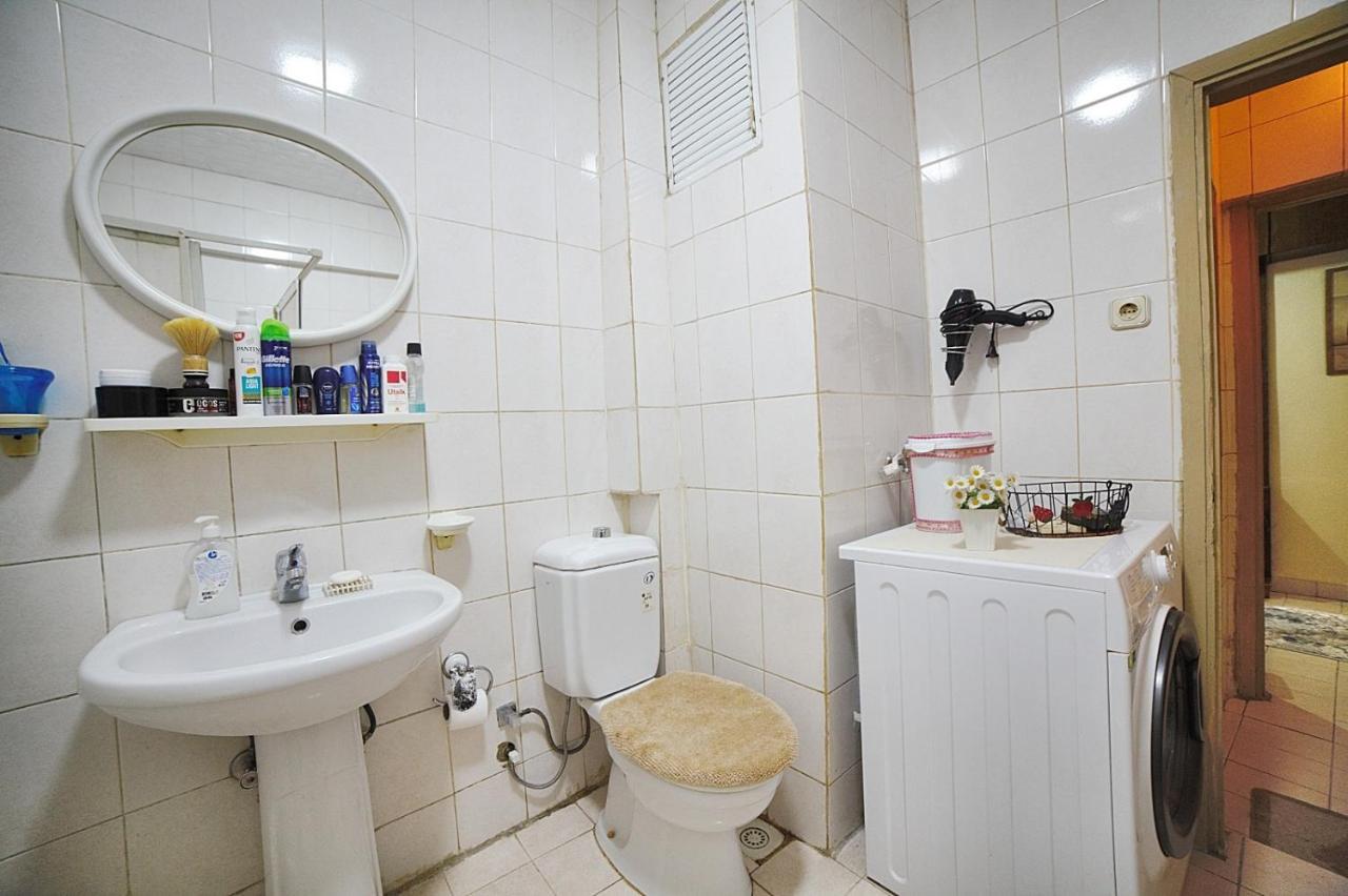 Private Room Close To Merter And Gungoren Textile Center Istanbul Exterior photo
